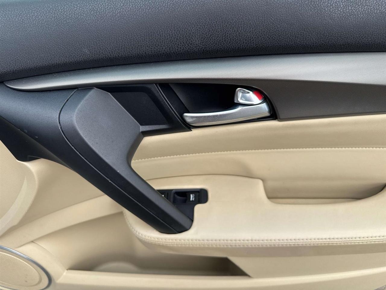 Acura TL 6-Speed AT with Tech Package and 18-In. WP 2014