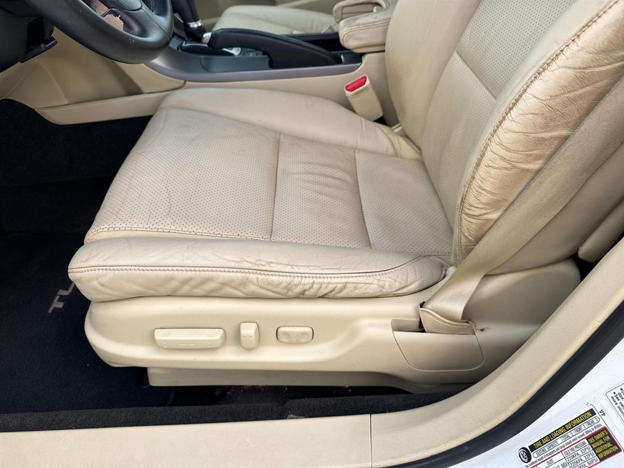 Acura TL 6-Speed AT with Tech Package and 18-In. WP 2014