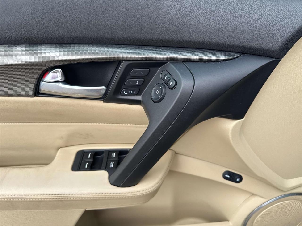 Acura TL 6-Speed AT with Tech Package and 18-In. WP 2014