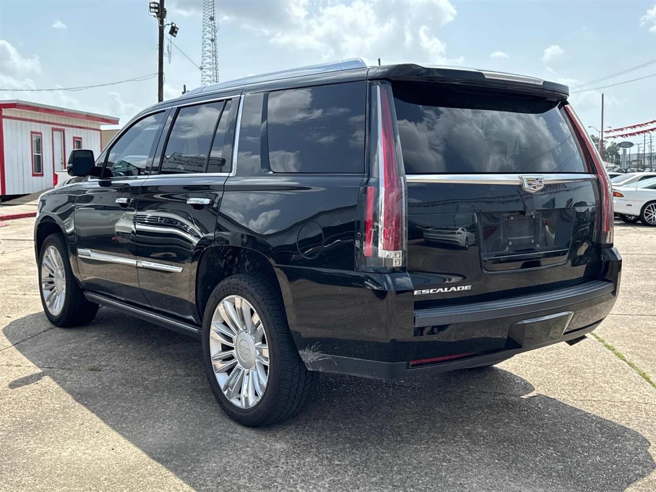 Cadillac Escalade Platinum 2WD 2017