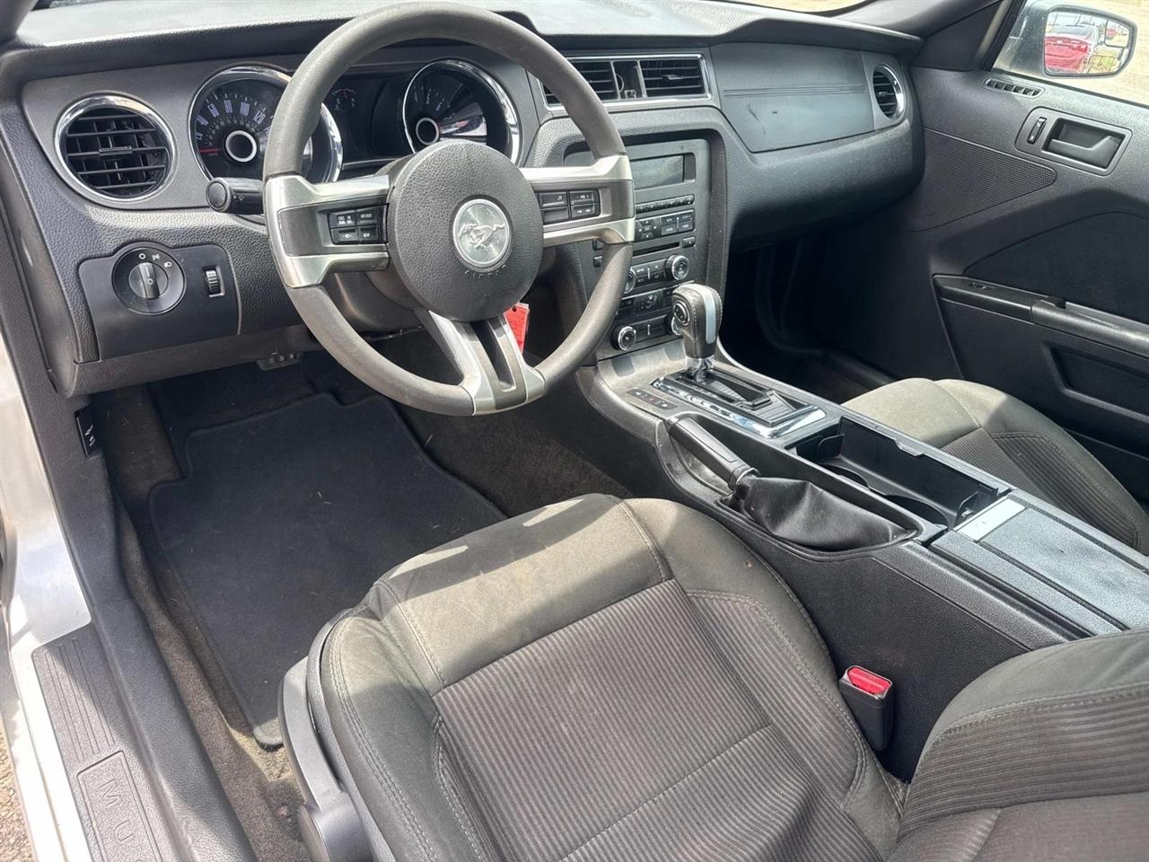 Ford Mustang V6 Convertible 2014