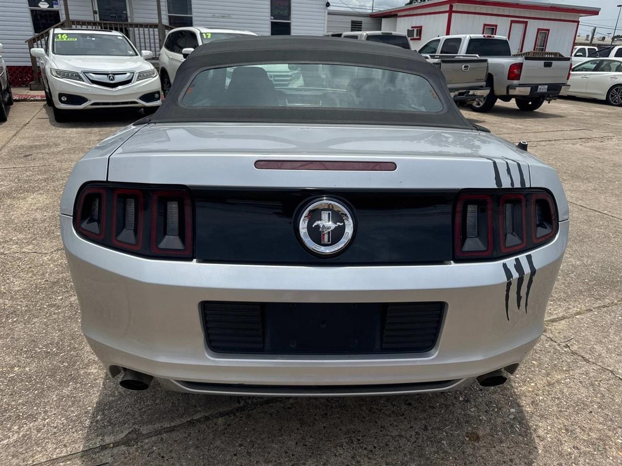 Ford Mustang V6 Convertible 2014