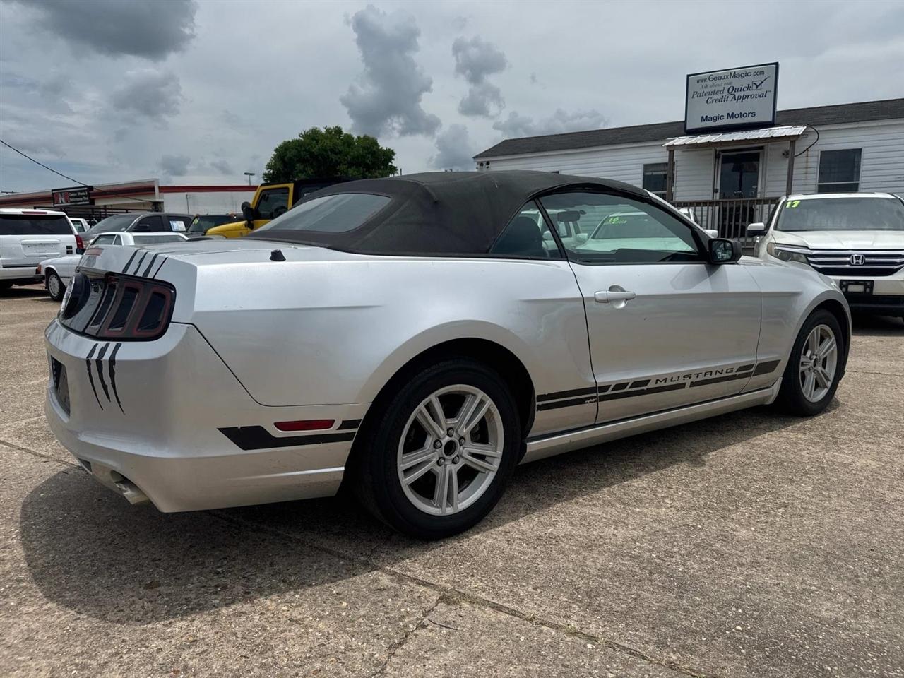 Ford Mustang V6 Convertible 2014