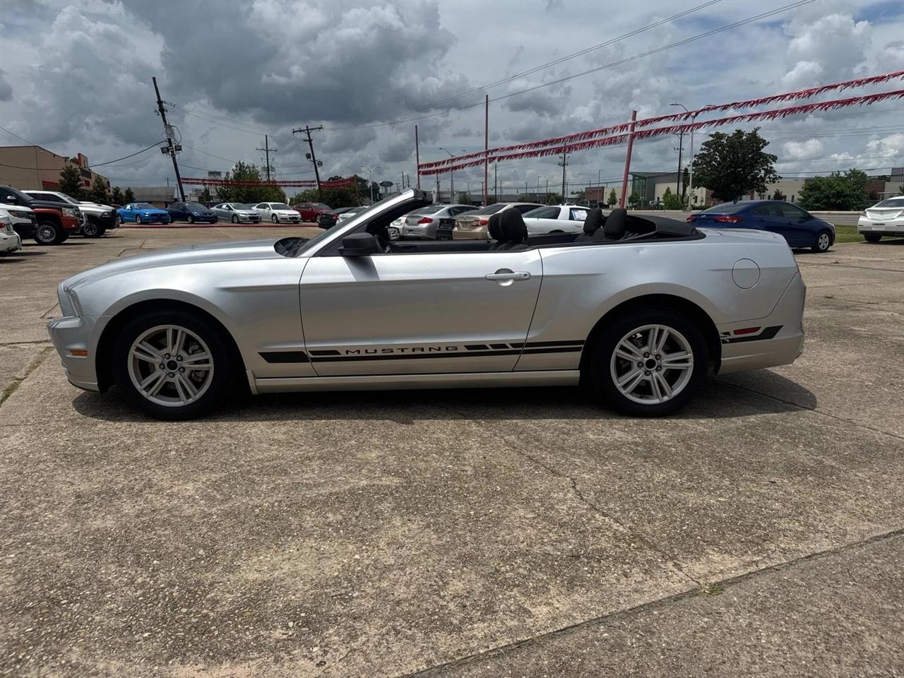 Ford Mustang V6 Convertible 2014