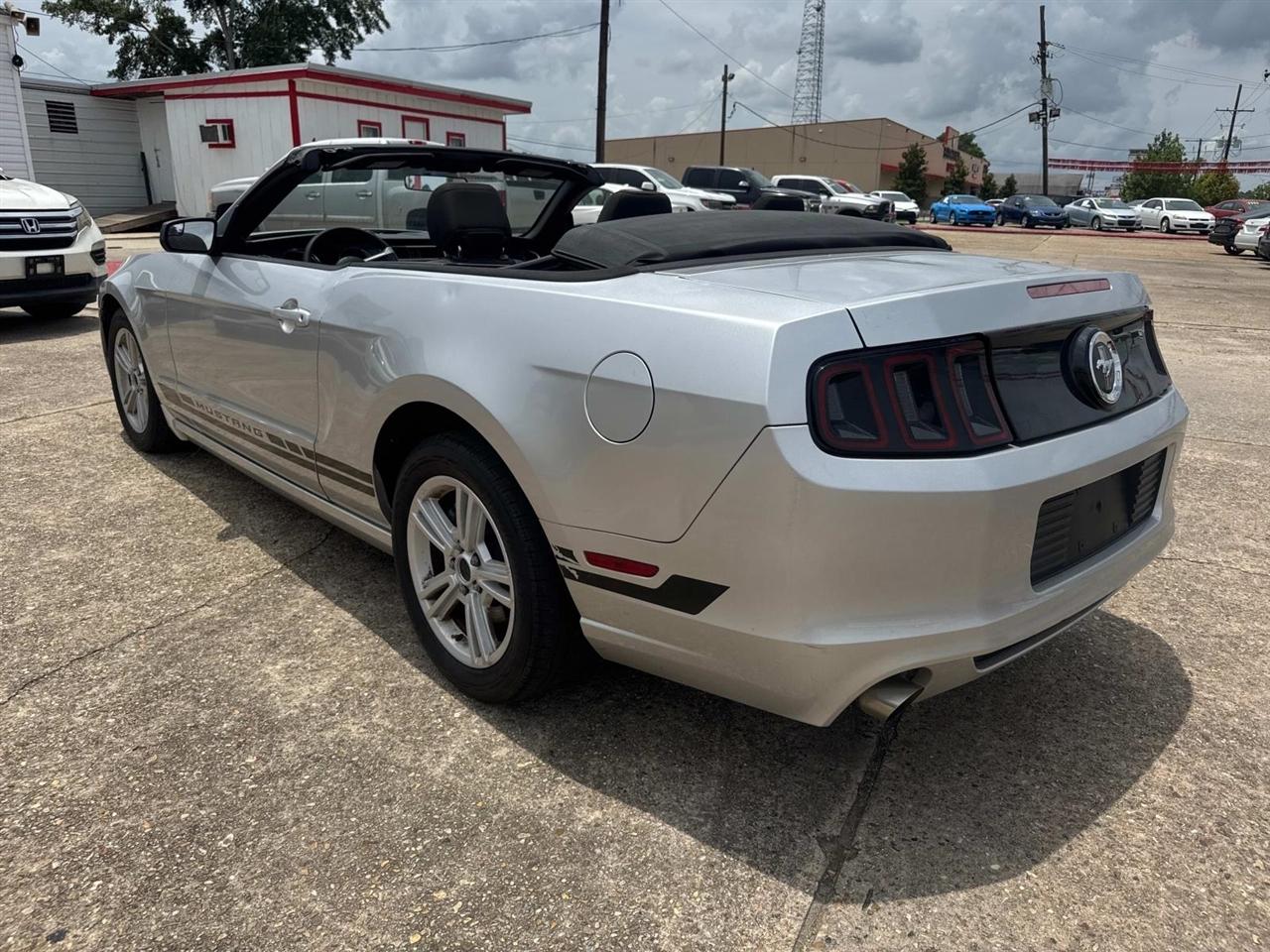 Ford Mustang V6 Convertible 2014