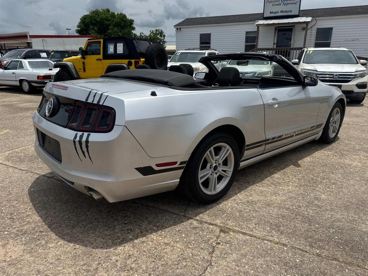 Ford Mustang V6 Convertible 2014