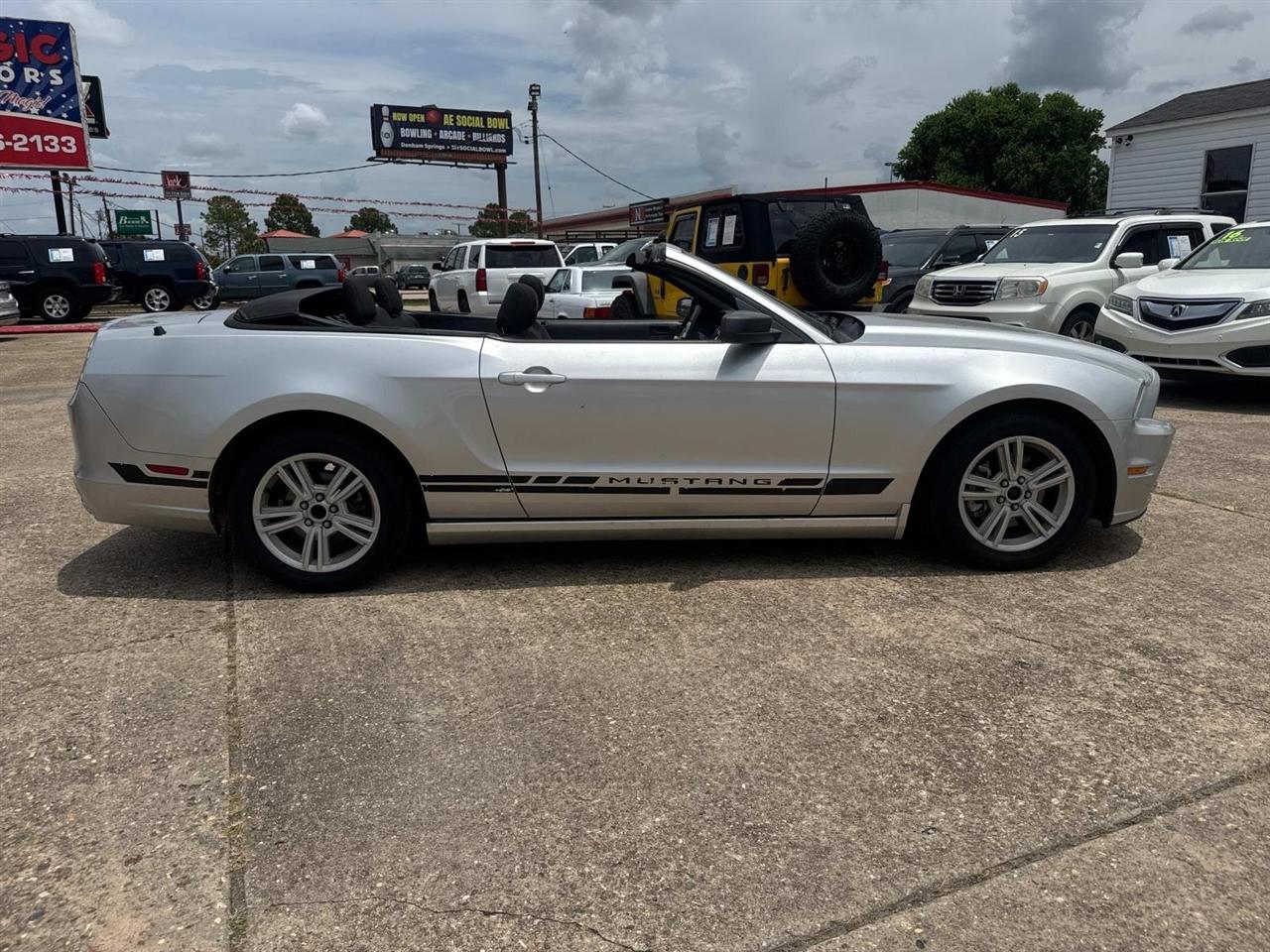 Ford Mustang V6 Convertible 2014