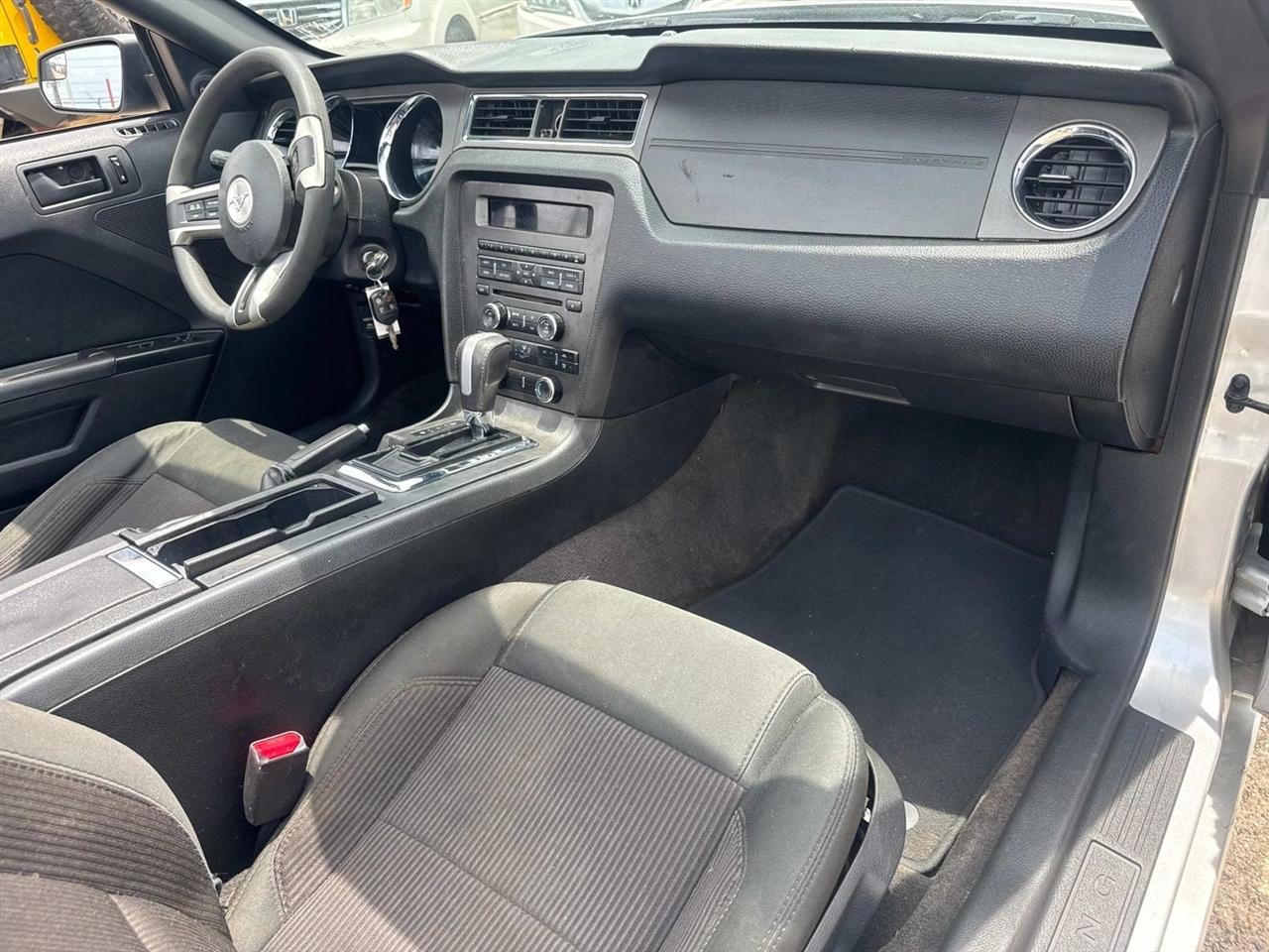 Ford Mustang V6 Convertible 2014