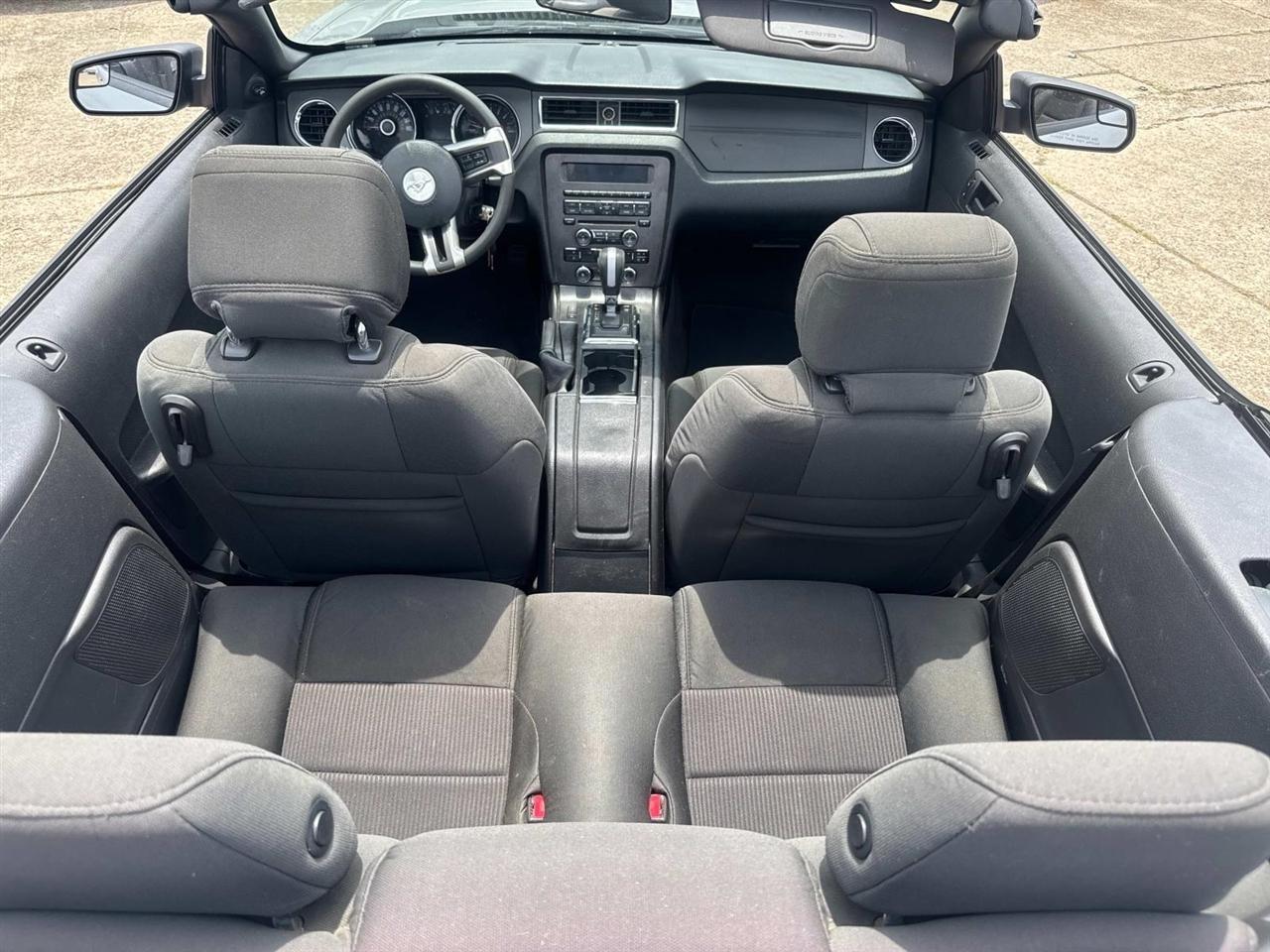 Ford Mustang V6 Convertible 2014