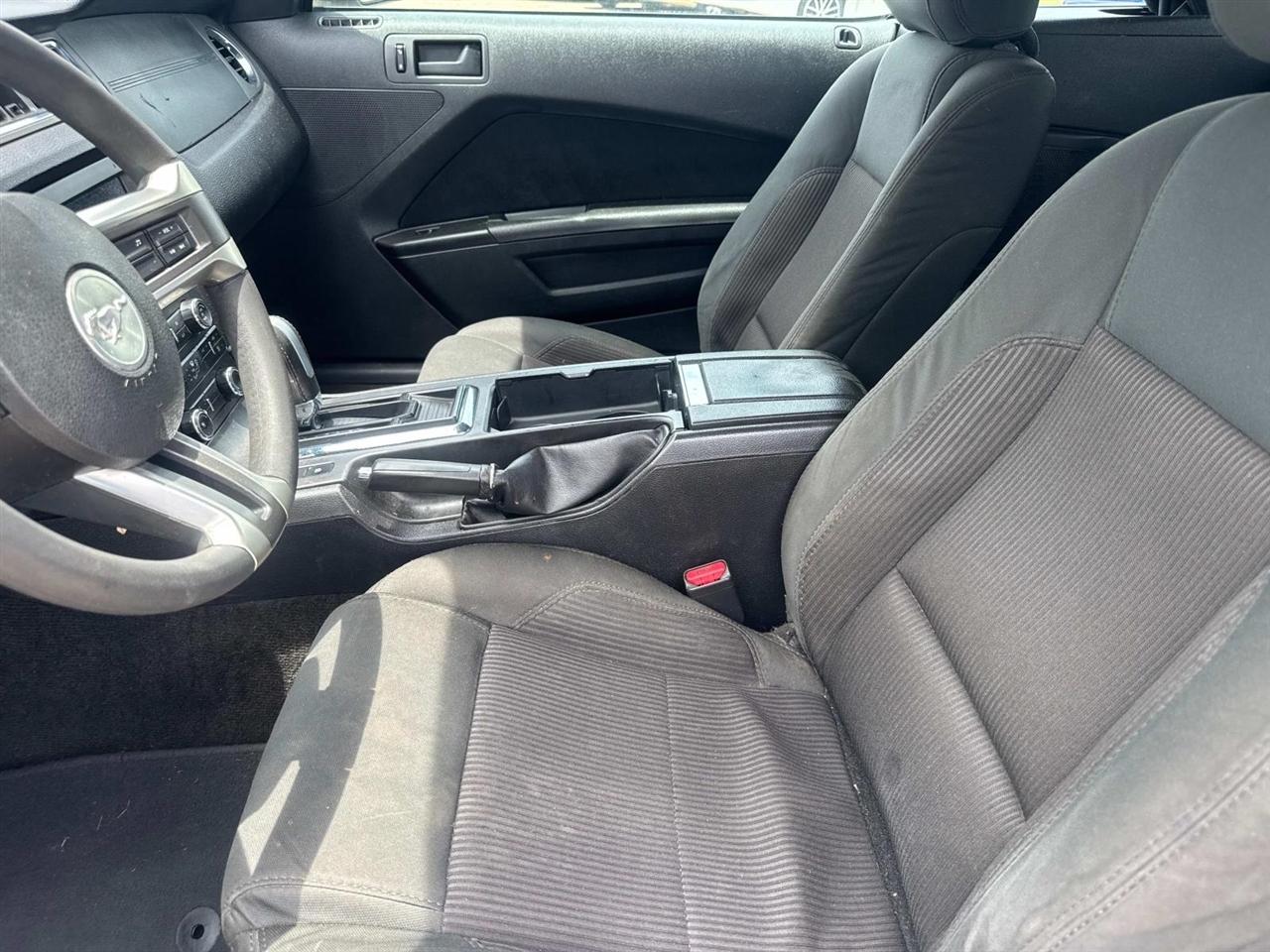 Ford Mustang V6 Convertible 2014