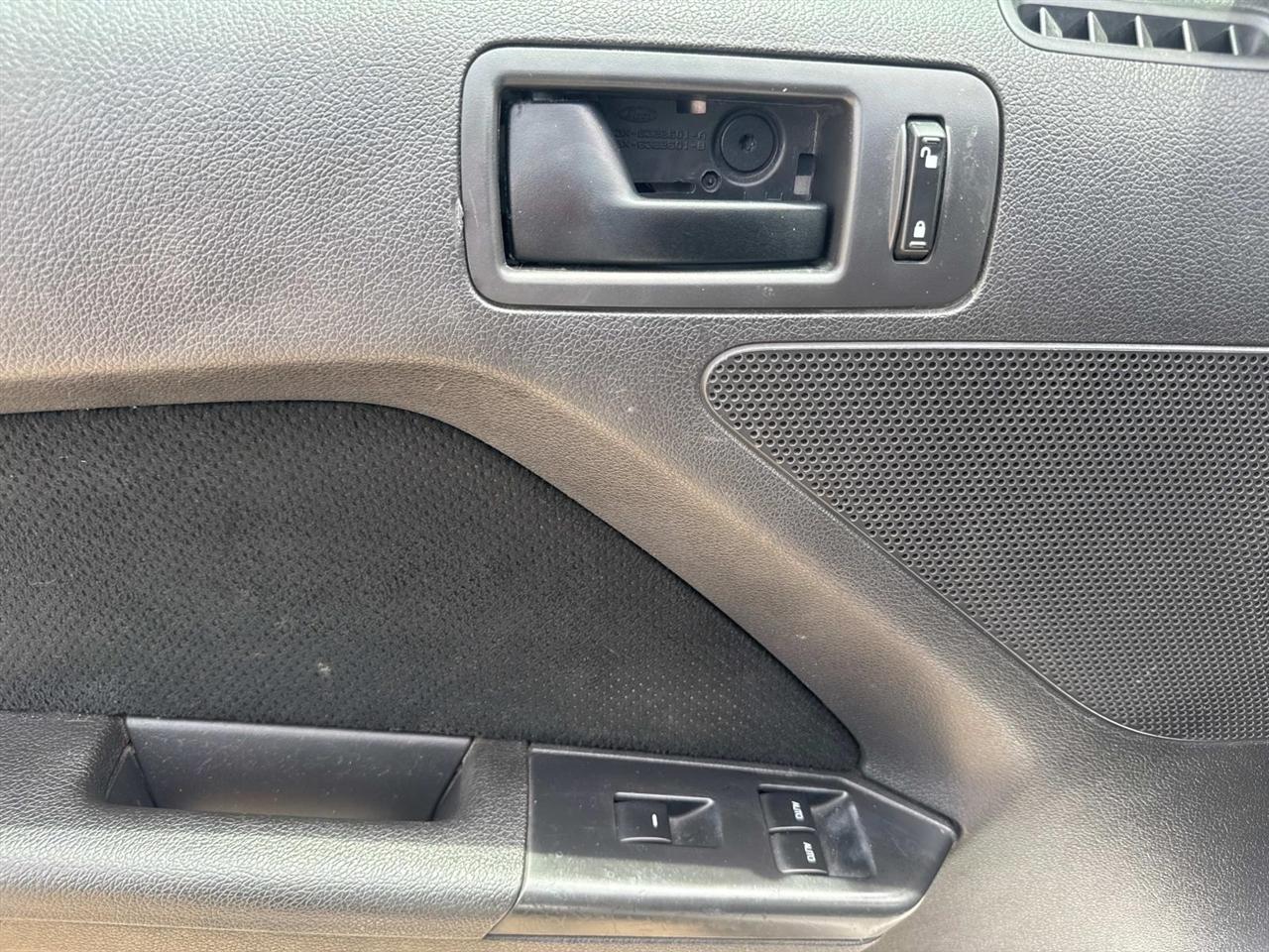 Ford Mustang V6 Convertible 2014