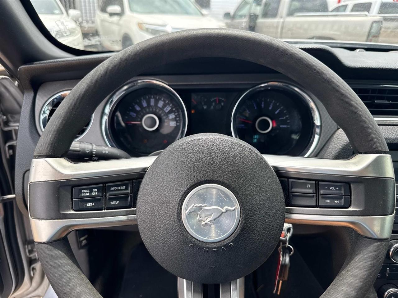 Ford Mustang V6 Convertible 2014