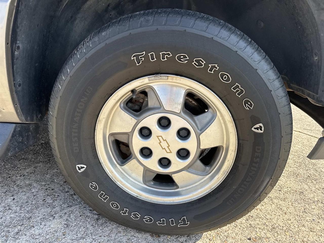 Chevrolet Tahoe 2WD 2001