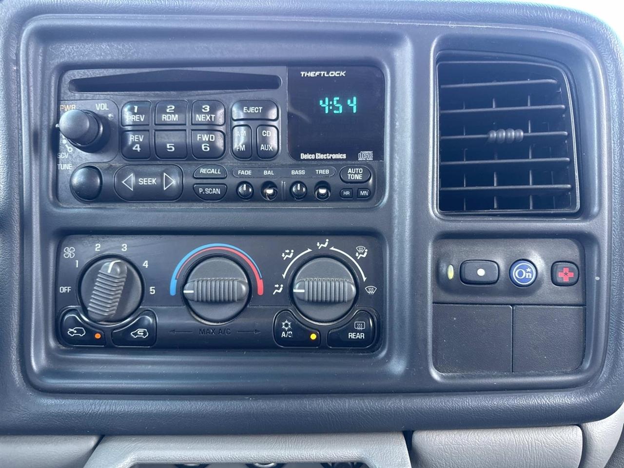 Chevrolet Tahoe 2WD 2001