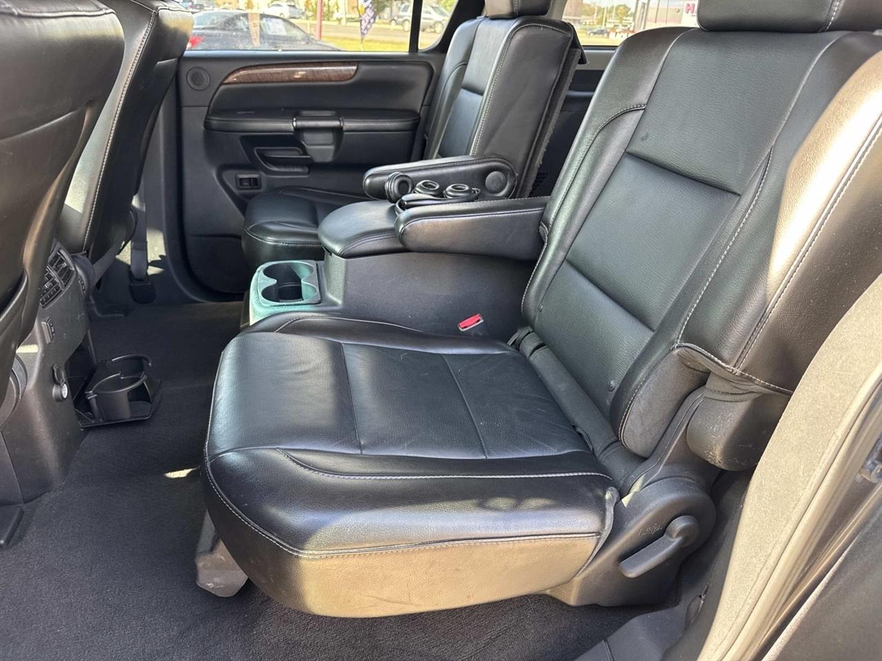 Nissan Armada Platinum 2WD 2014