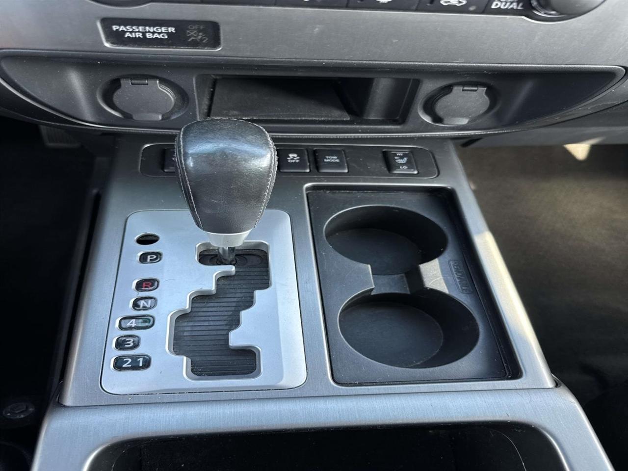 Nissan Armada Platinum 2WD 2014