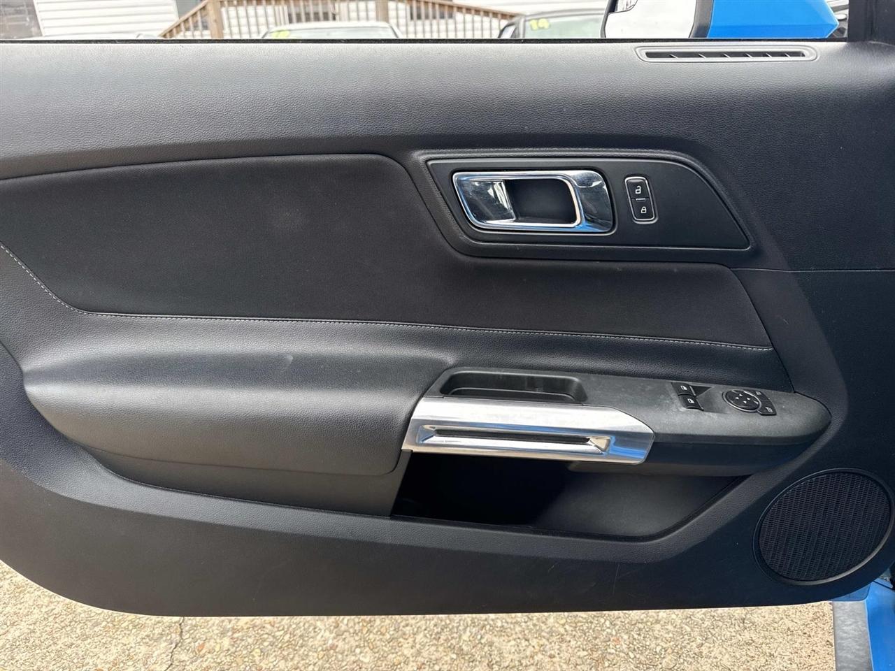 Ford Mustang V6 Coupe 2017