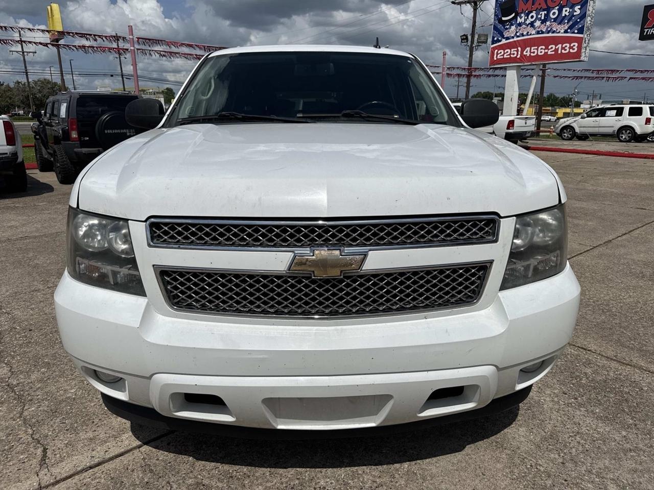 Chevrolet Suburban LT 1500 2WD 2011