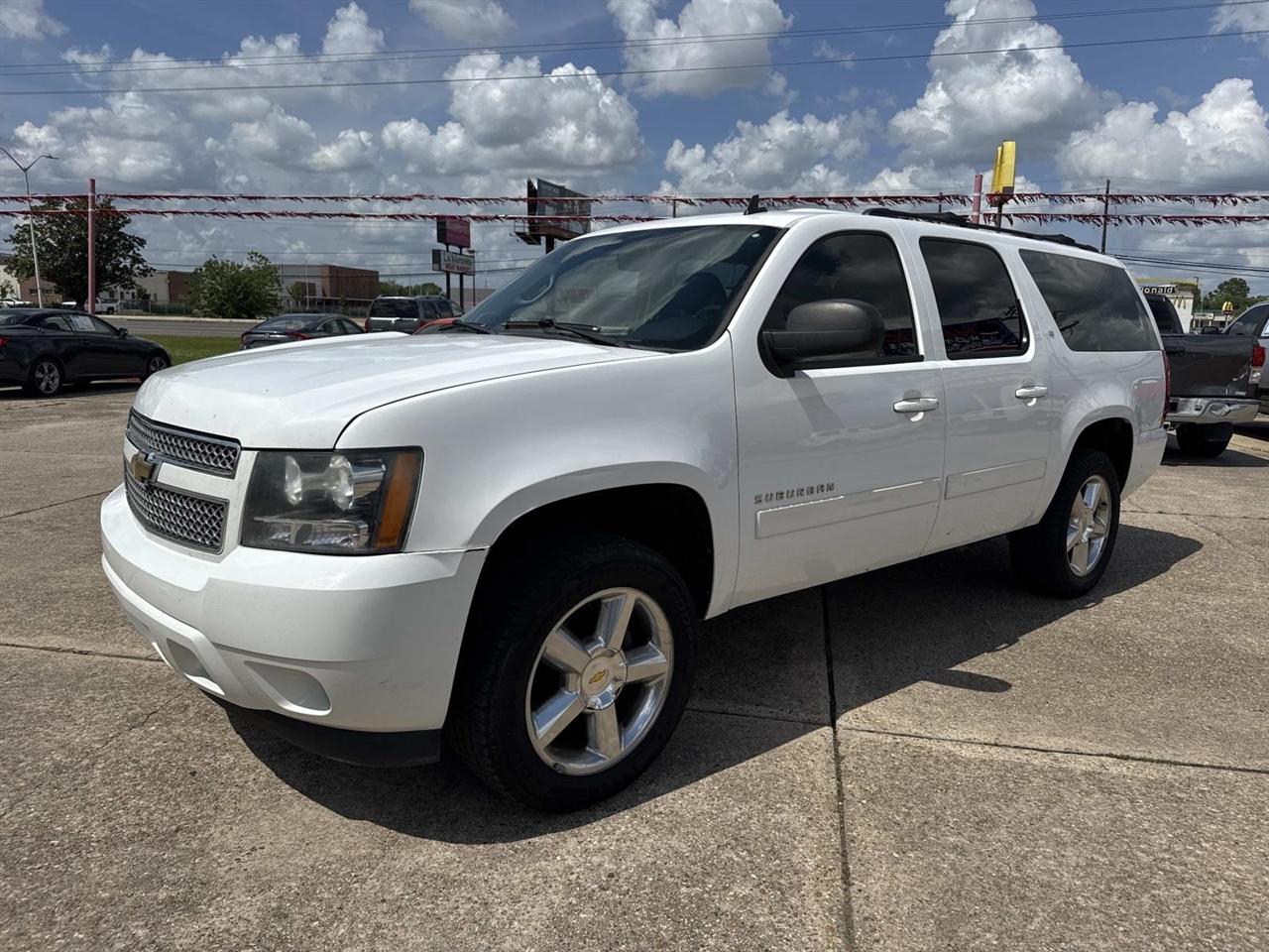 Chevrolet Suburban LT 1500 2WD 2011