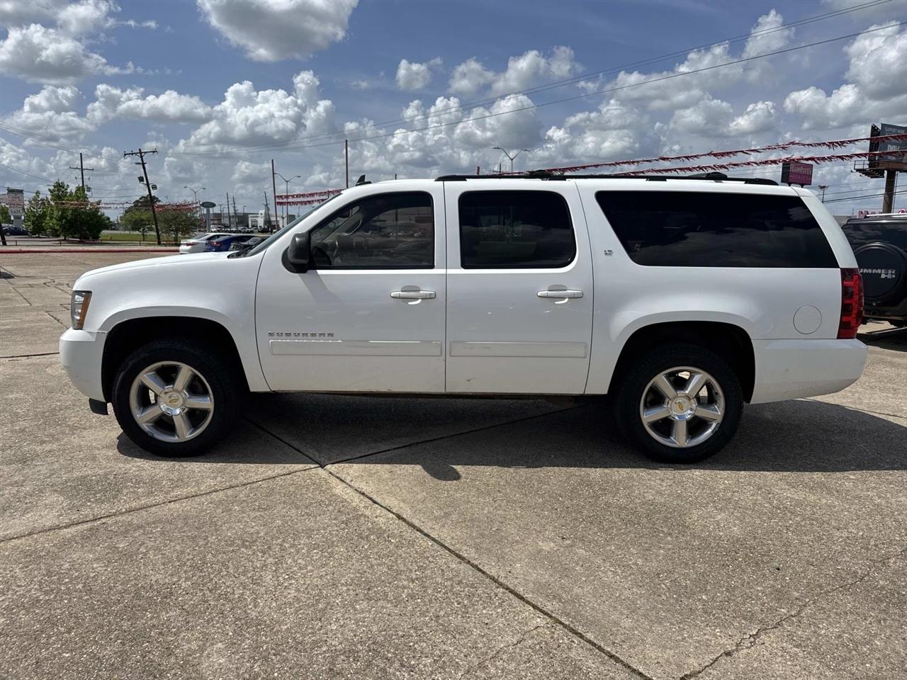 Chevrolet Suburban LT 1500 2WD 2011