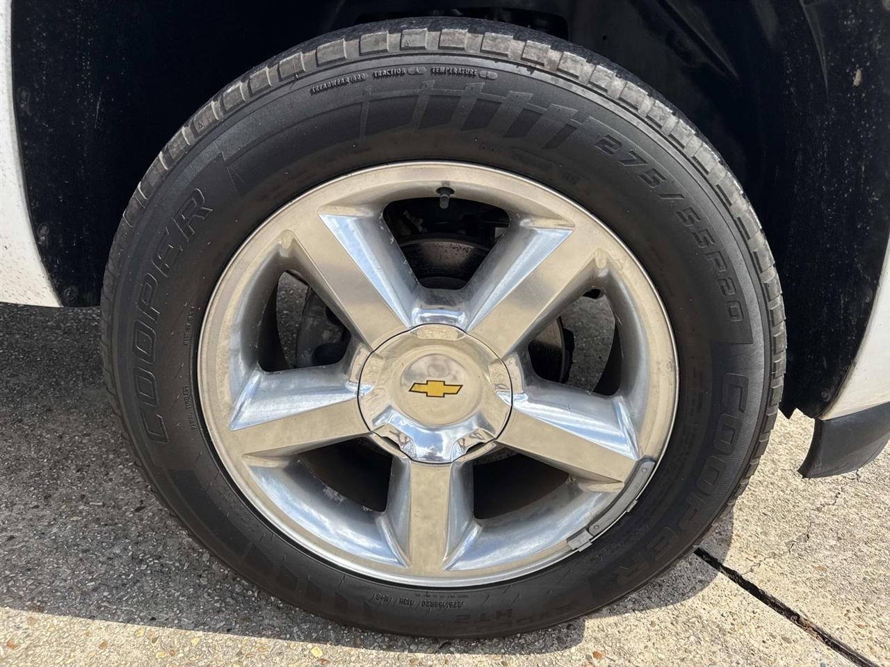 Chevrolet Suburban LT 1500 2WD 2011