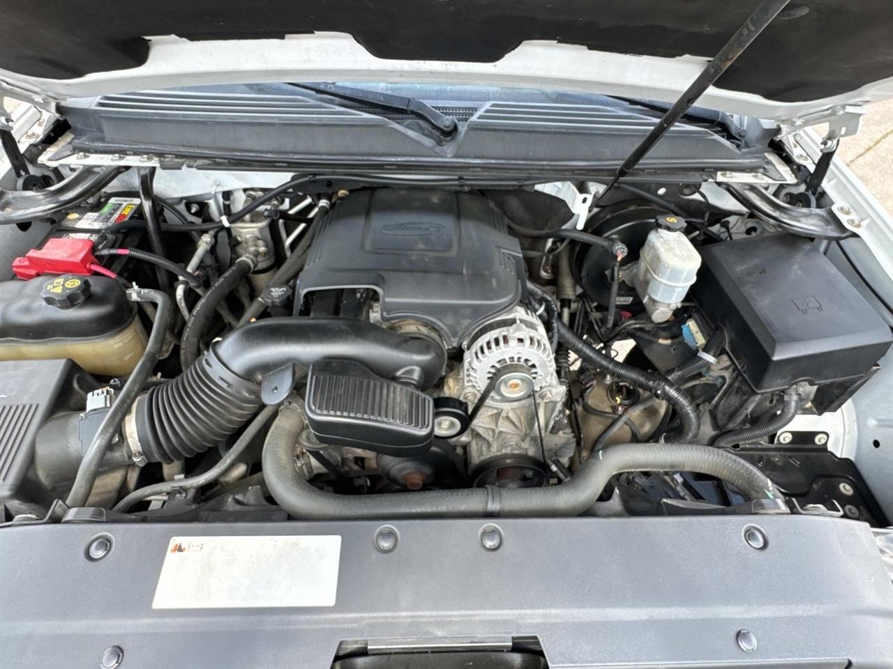 Chevrolet Suburban LT 1500 2WD 2011