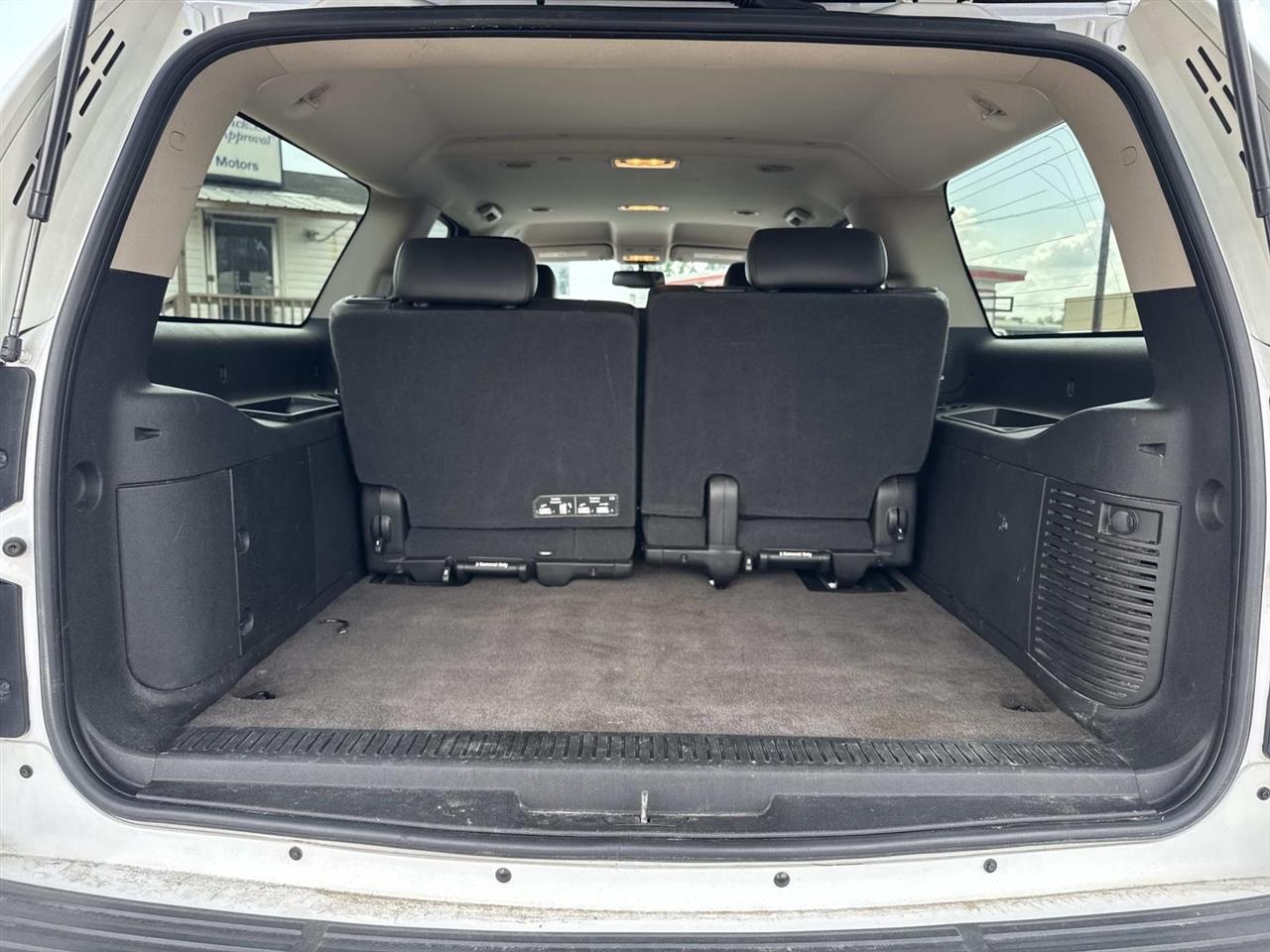 Chevrolet Suburban LT 1500 2WD 2011