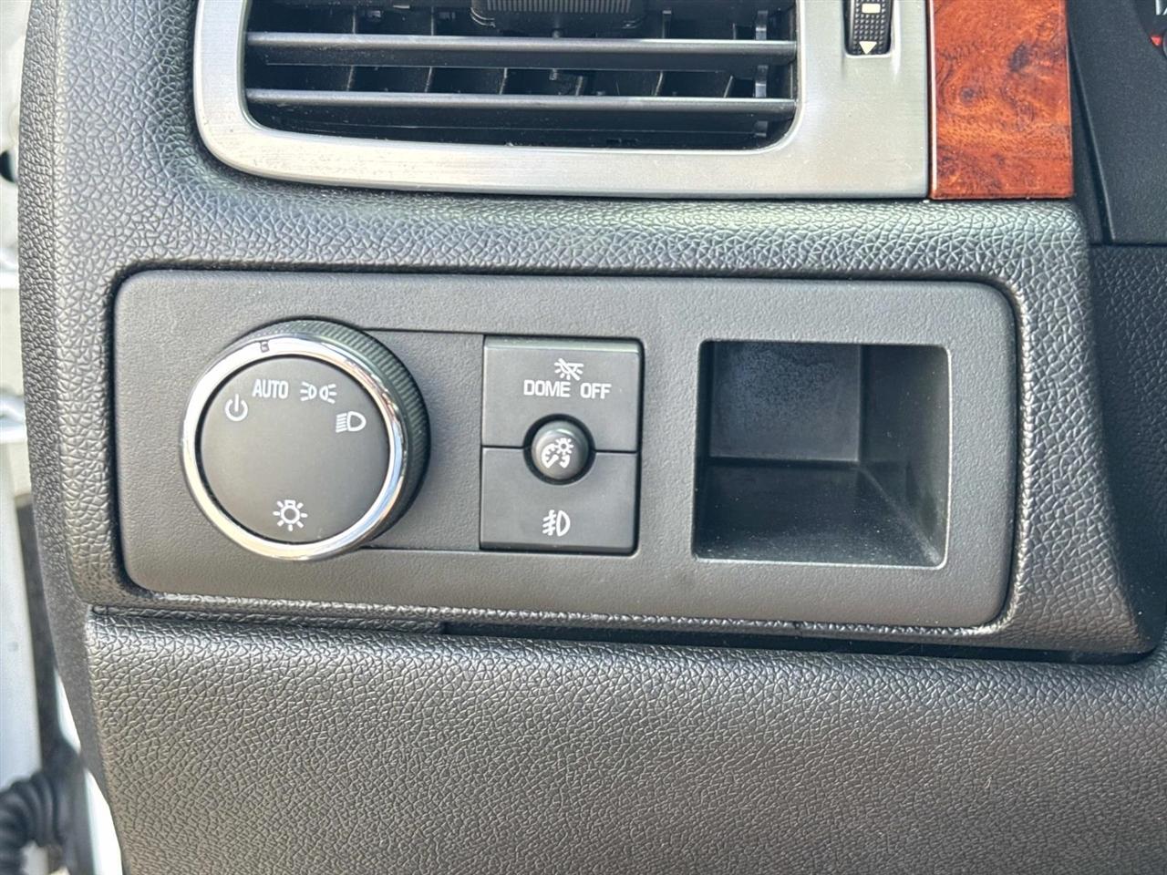 Chevrolet Suburban LT 1500 2WD 2011