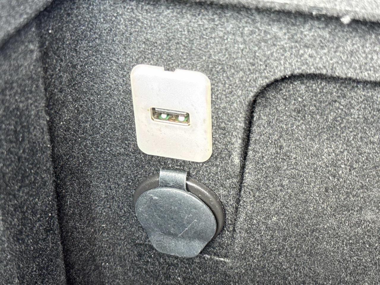 Chevrolet Suburban LT 1500 2WD 2011