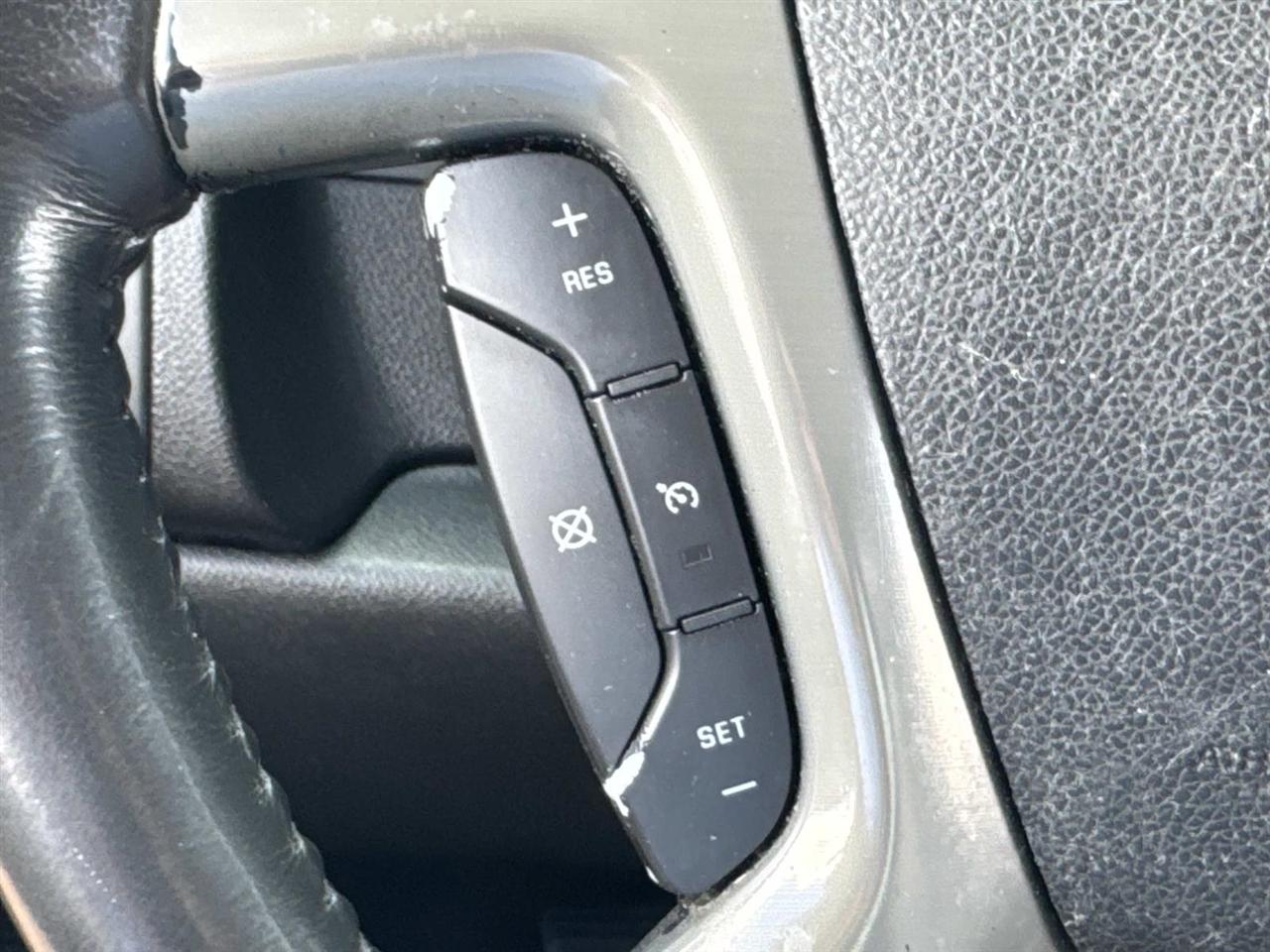 Chevrolet Suburban LT 1500 2WD 2011