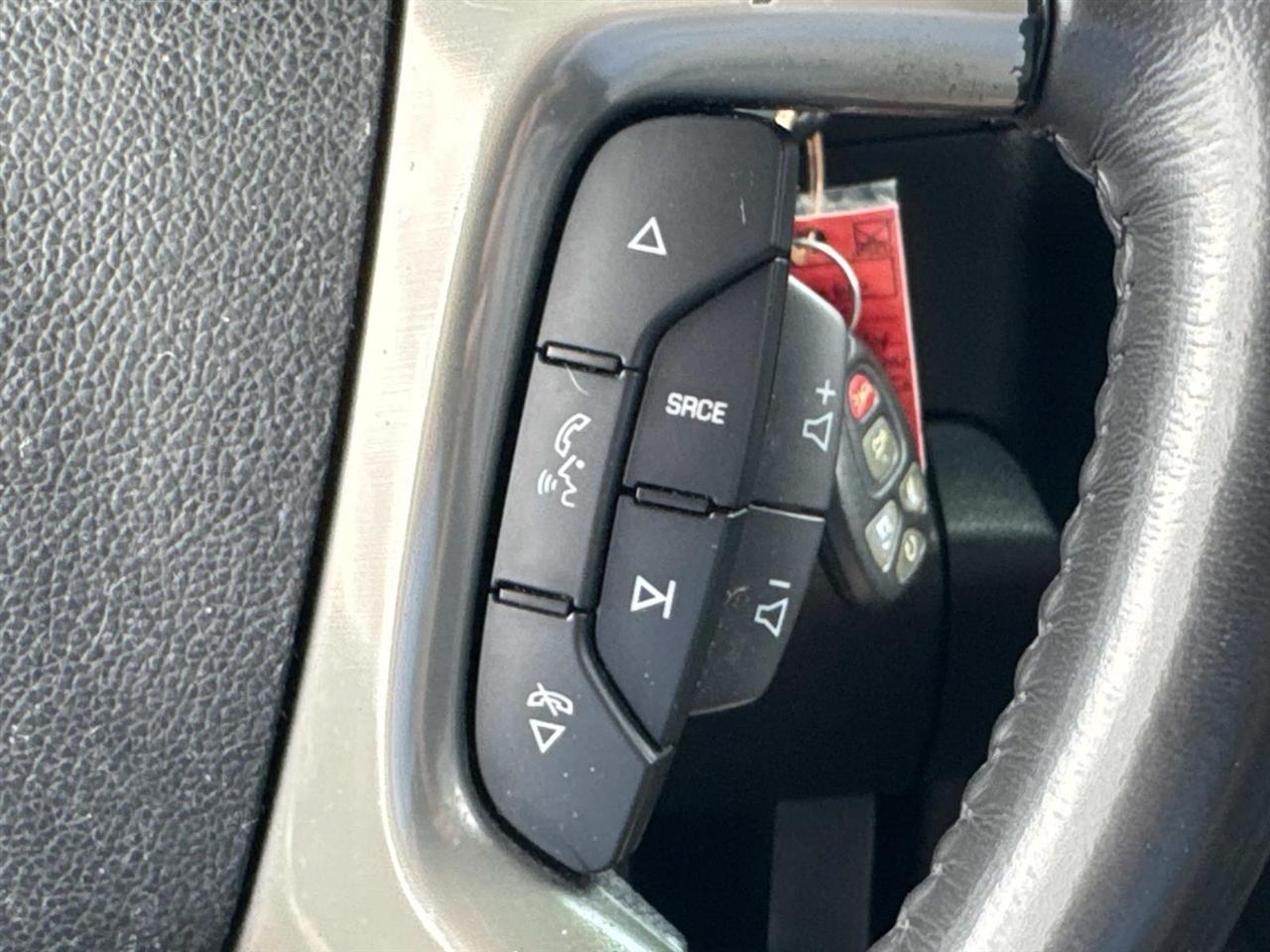 Chevrolet Suburban LT 1500 2WD 2011