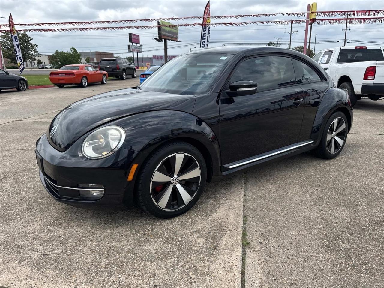 Volkswagen Beetle 2.0T Turbo w/Sunroof & Sound 2013