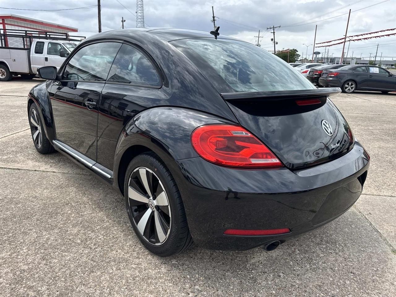Volkswagen Beetle 2.0T Turbo w/Sunroof & Sound 2013