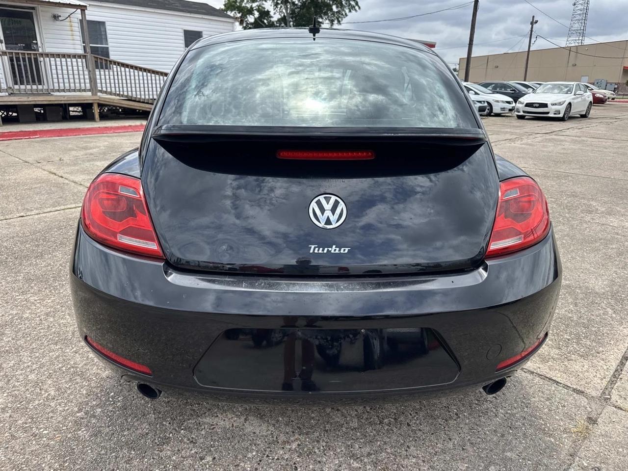 Volkswagen Beetle 2.0T Turbo w/Sunroof & Sound 2013