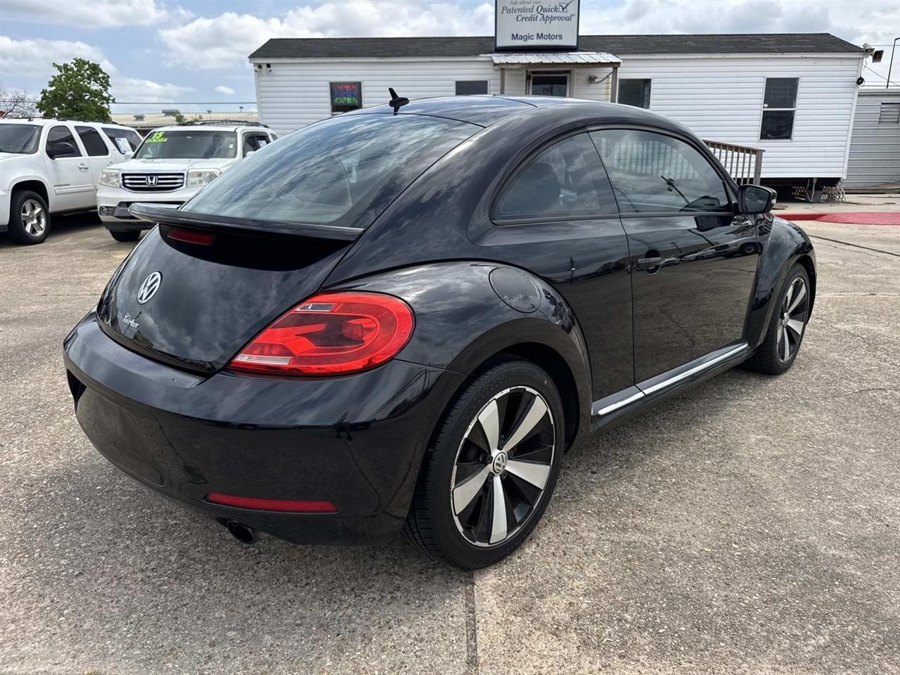 Volkswagen Beetle 2.0T Turbo w/Sunroof & Sound 2013