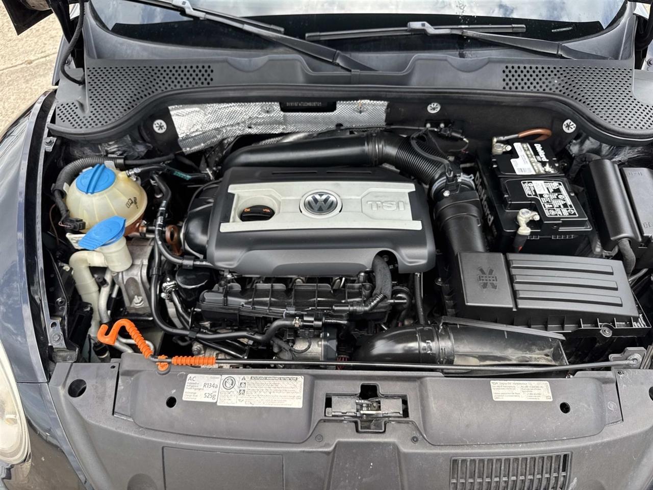 Volkswagen Beetle 2.0T Turbo w/Sunroof & Sound 2013