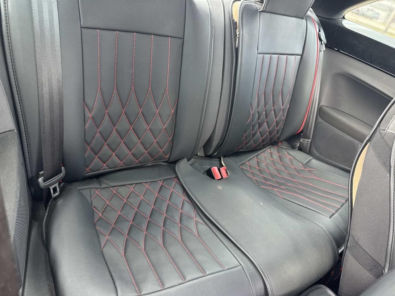 Volkswagen Beetle 2.0T Turbo w/Sunroof & Sound 2013