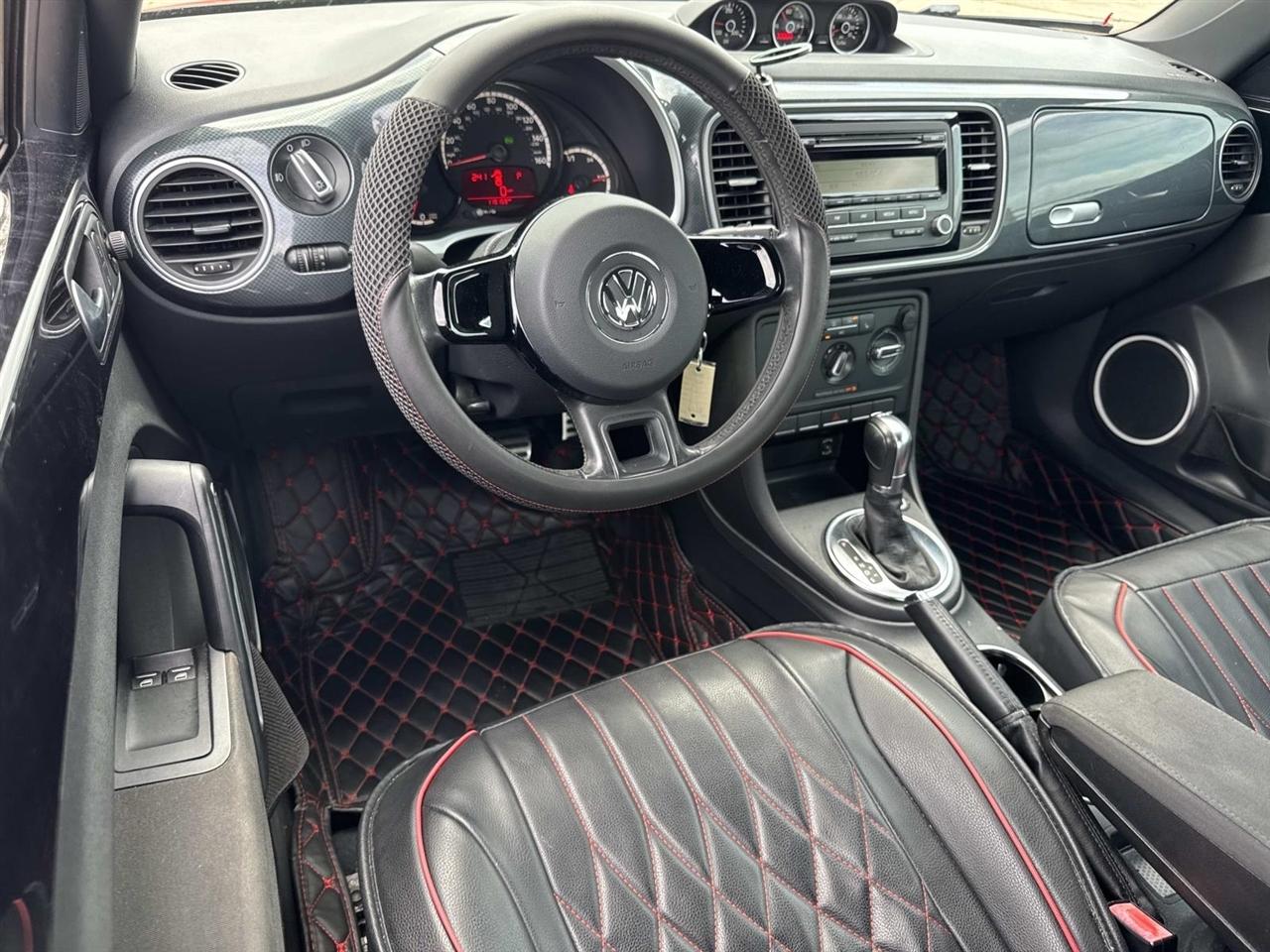 Volkswagen Beetle 2.0T Turbo w/Sunroof & Sound 2013