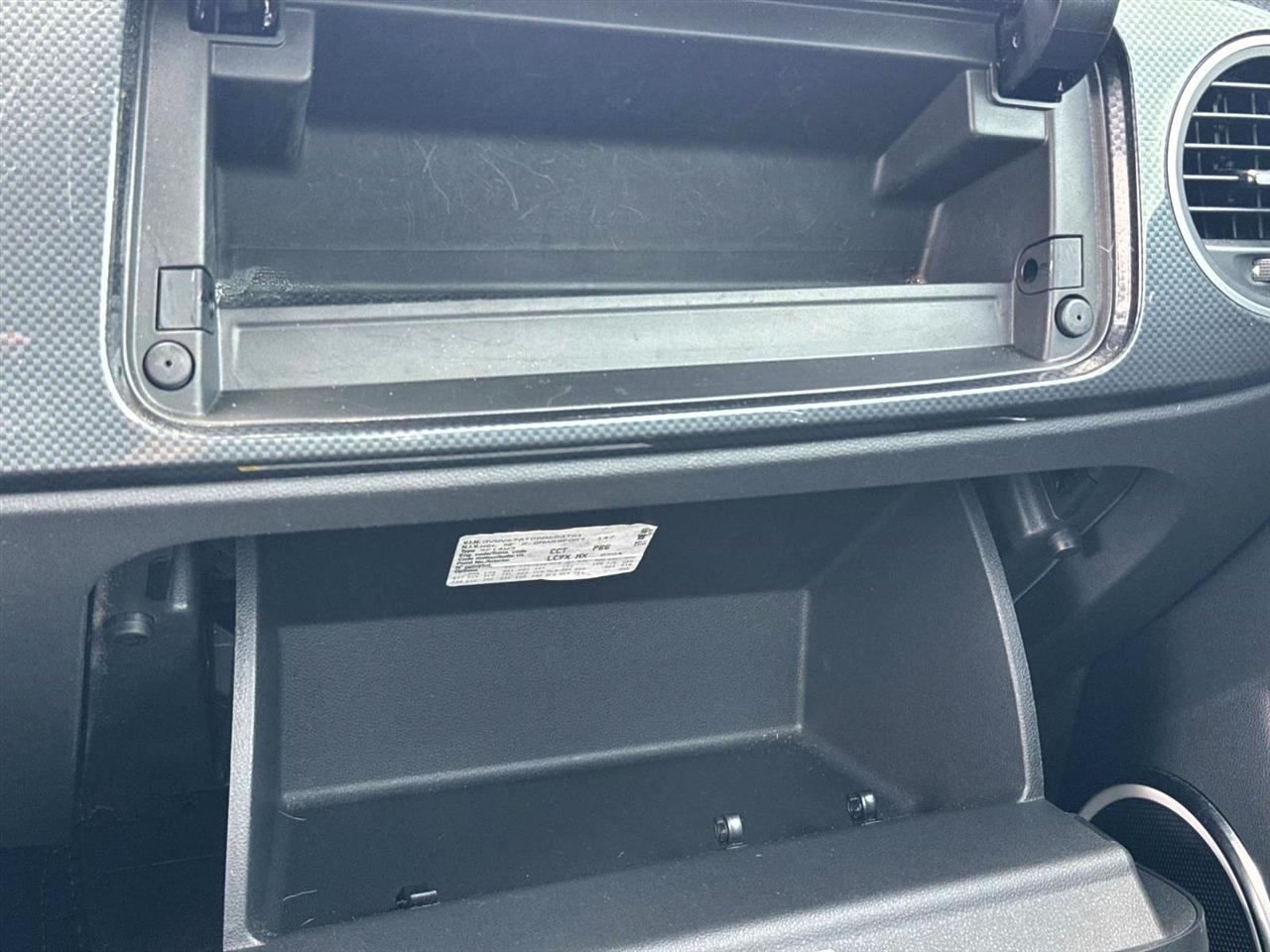 Volkswagen Beetle 2.0T Turbo w/Sunroof & Sound 2013