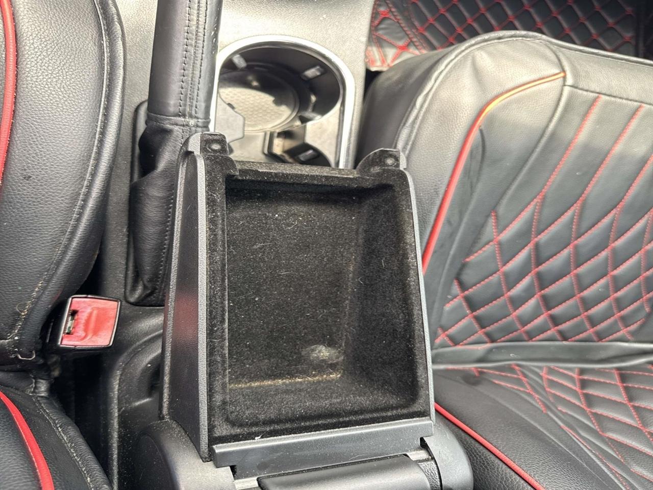 Volkswagen Beetle 2.0T Turbo w/Sunroof & Sound 2013