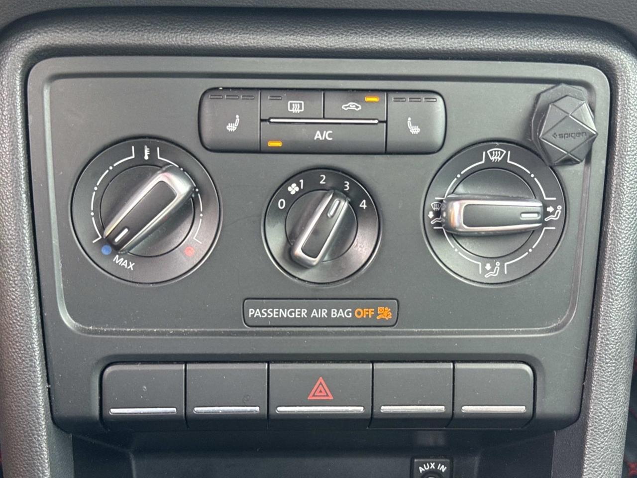 Volkswagen Beetle 2.0T Turbo w/Sunroof & Sound 2013