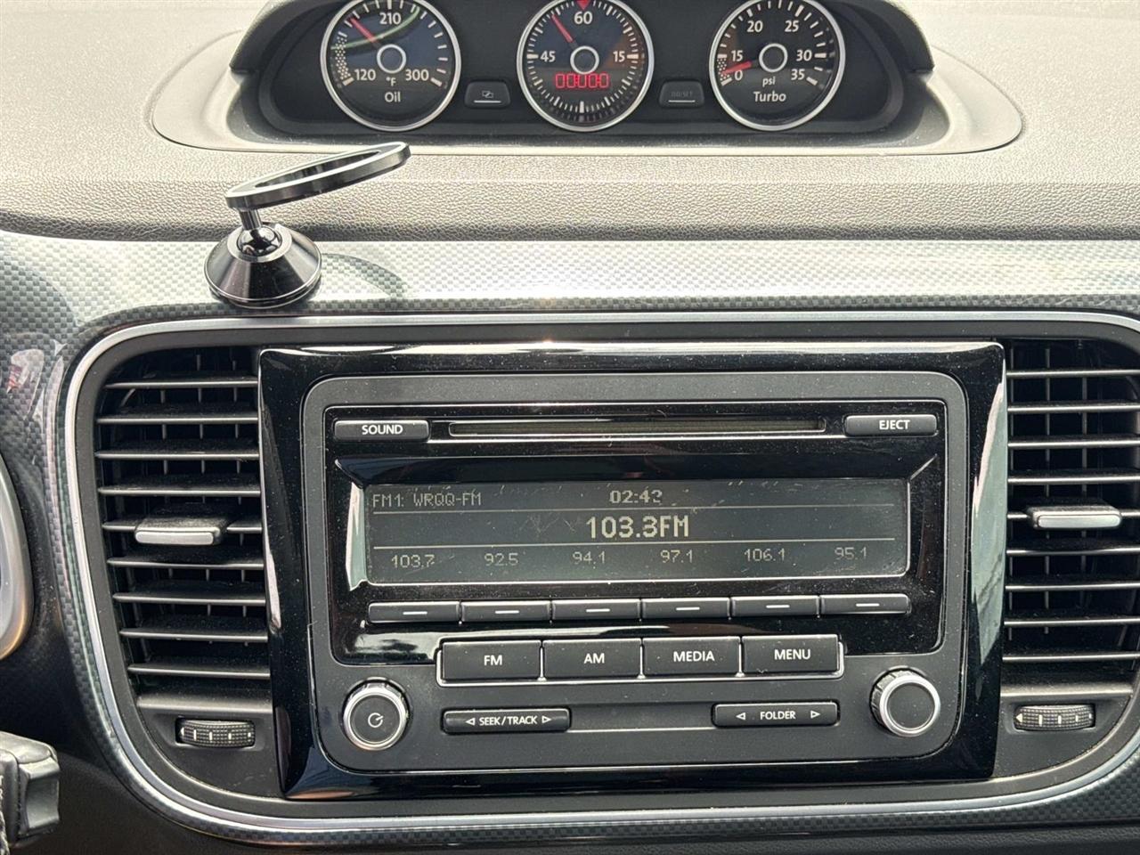 Volkswagen Beetle 2.0T Turbo w/Sunroof & Sound 2013