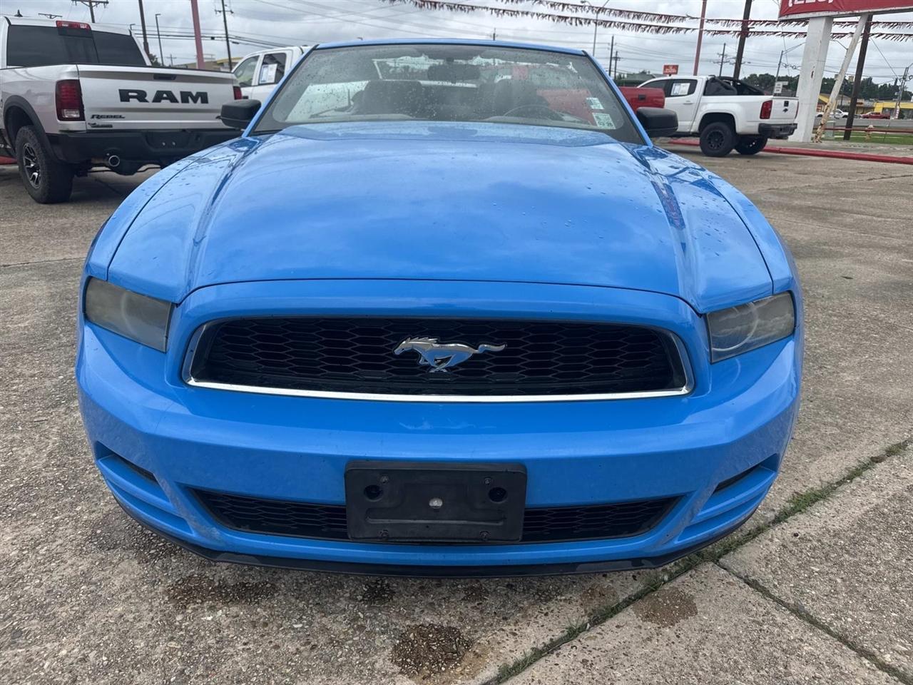 Ford Mustang V6 Convertible 2013