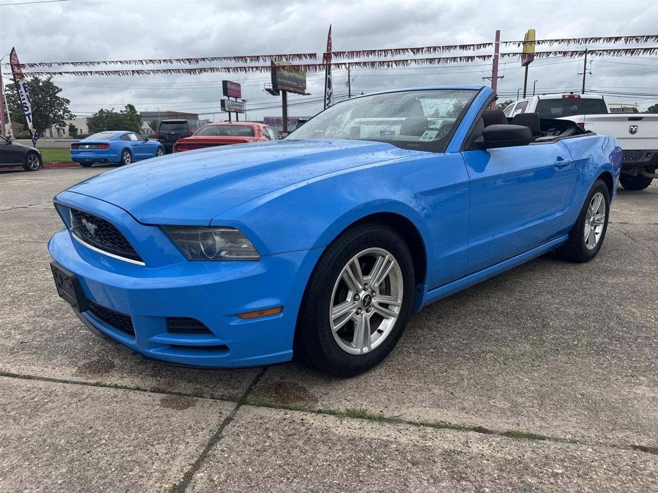 Ford Mustang V6 Convertible 2013