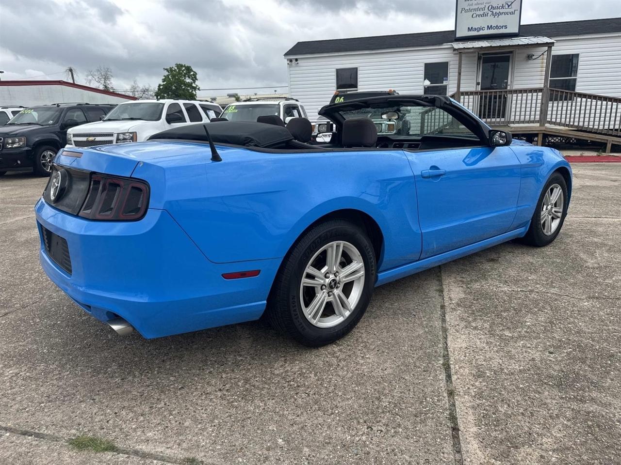 Ford Mustang V6 Convertible 2013
