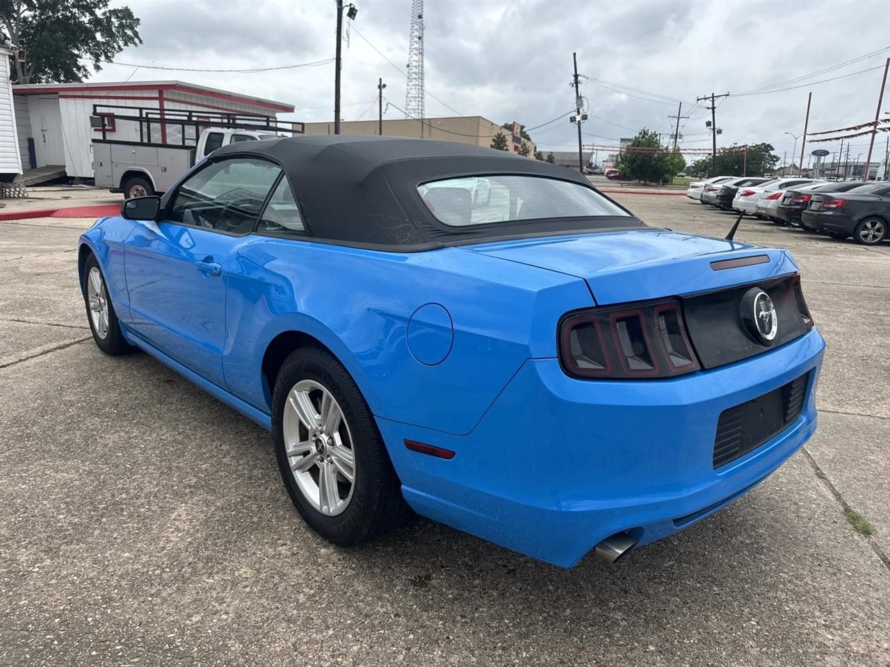 Ford Mustang V6 Convertible 2013