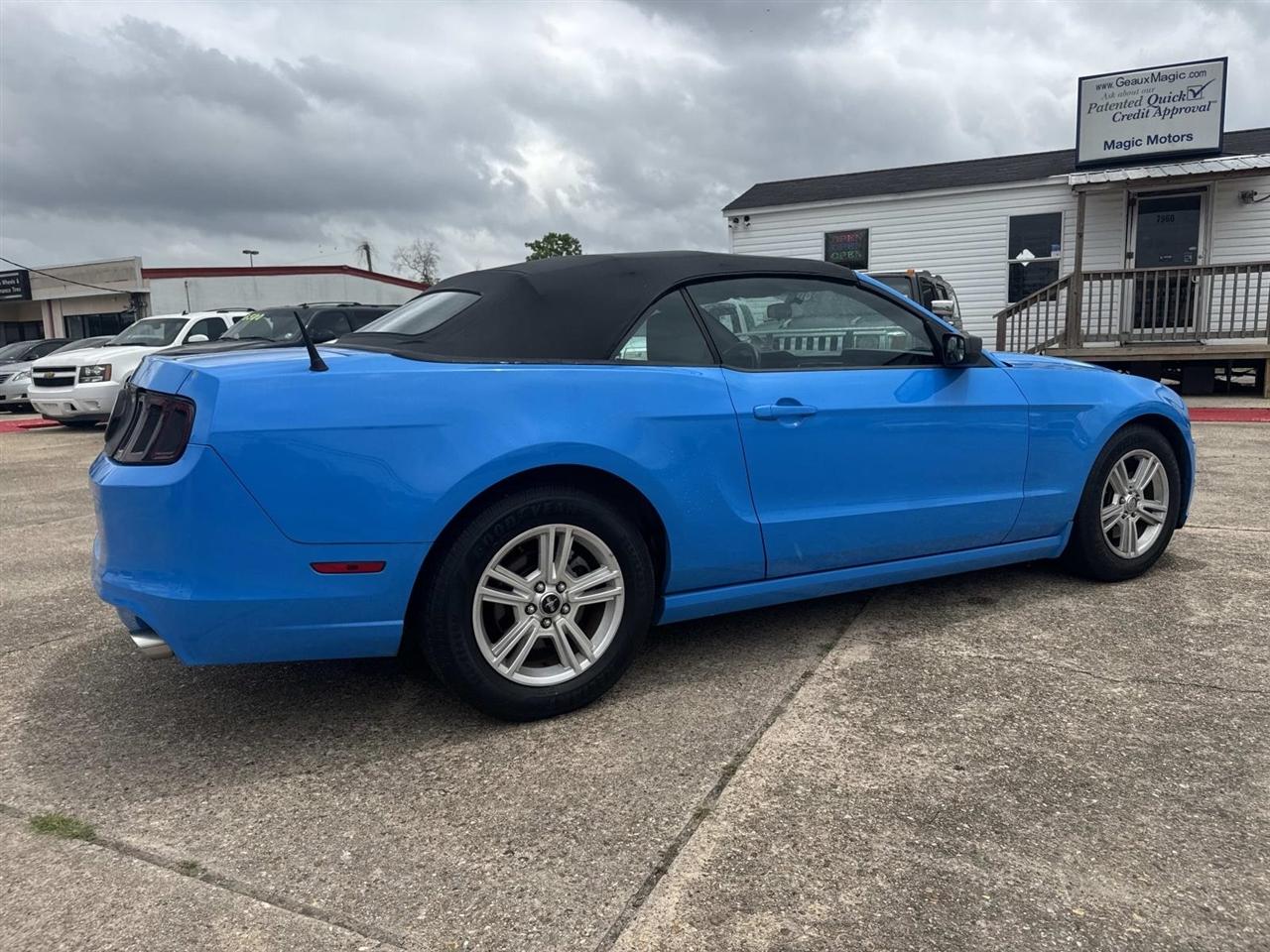Ford Mustang V6 Convertible 2013