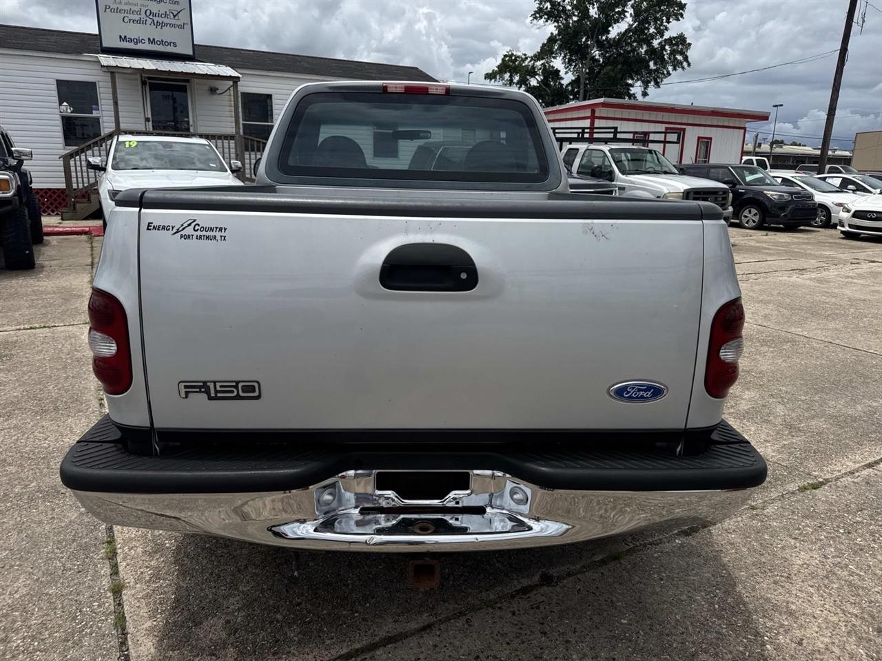 Ford F-150 Reg. Cab Flareside Short Bed 2WD 1997