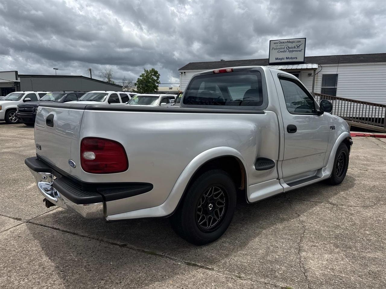 Ford F-150 Reg. Cab Flareside Short Bed 2WD 1997
