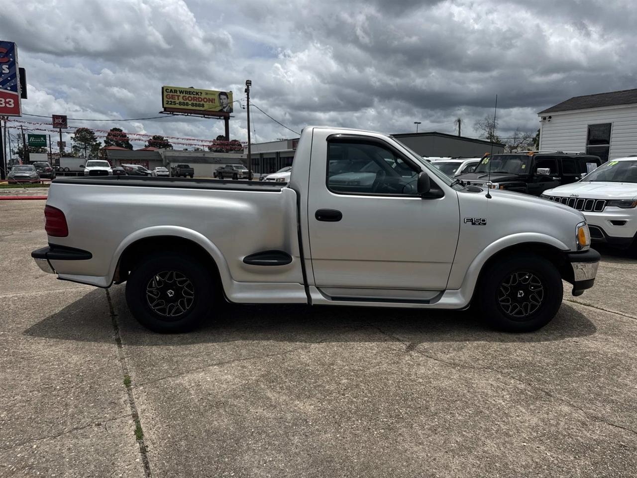 Ford F-150 Reg. Cab Flareside Short Bed 2WD 1997